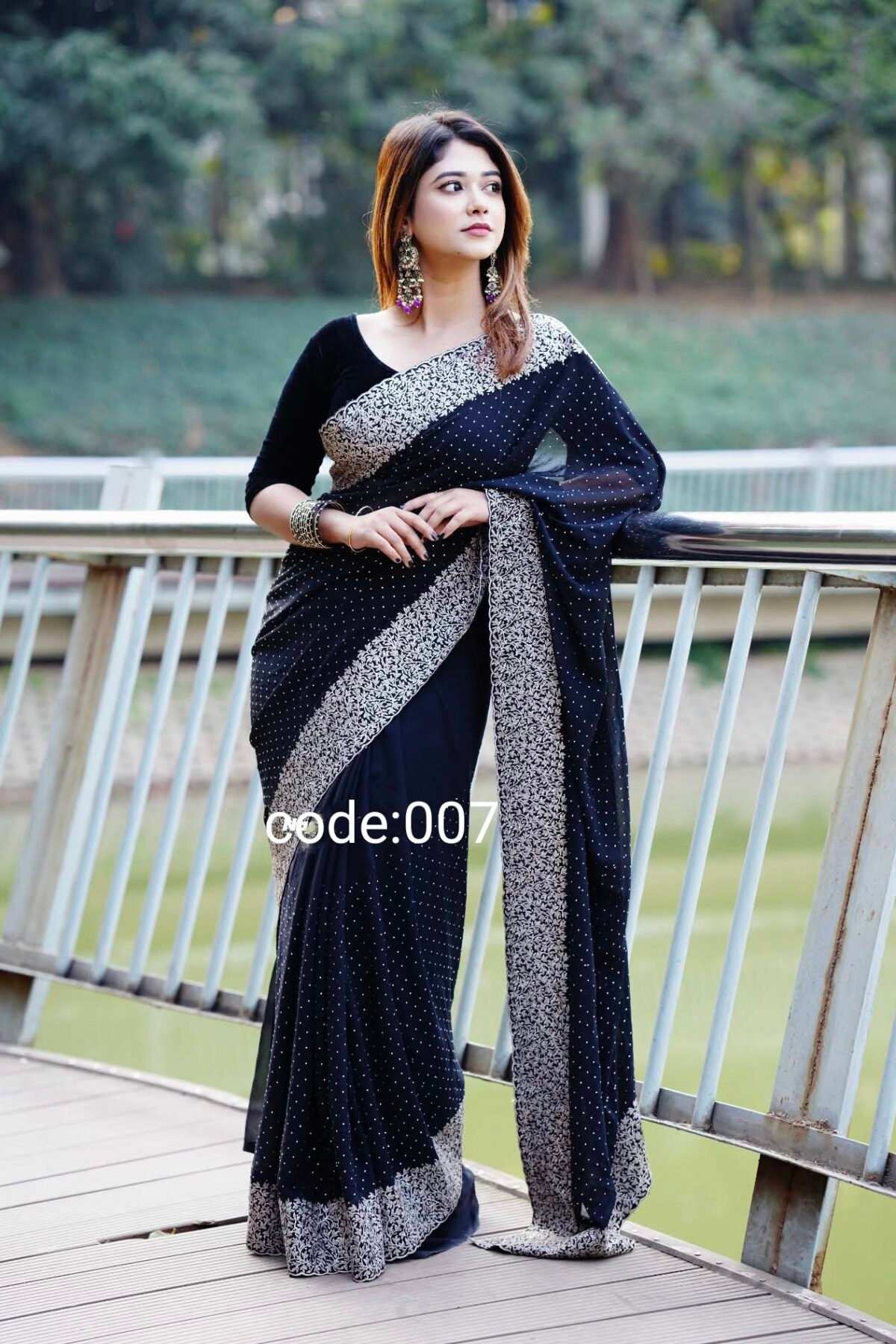 ইন্ডিয়ান ওয়েটলেস জর্জেট এমব্রয়ডারি করা শাড়ি - Image 1